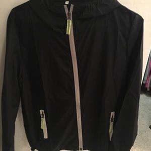Black running windbreaker. M